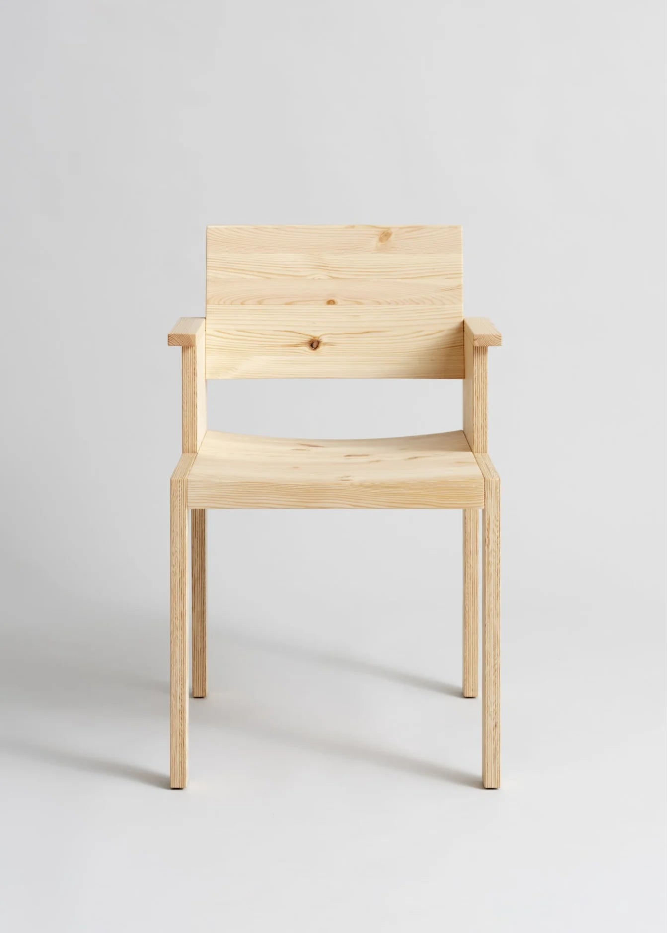 Vaarnii 016 Maasto Dining Armchair เก้าอี้ไม้ pine มีที่วางแขน โครงสร้างเรียบง่าย