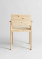 Vaarnii 016 Maasto Dining Armchair เก้าอี้ไม้ pine มีที่วางแขน โครงสร้างเรียบง่าย