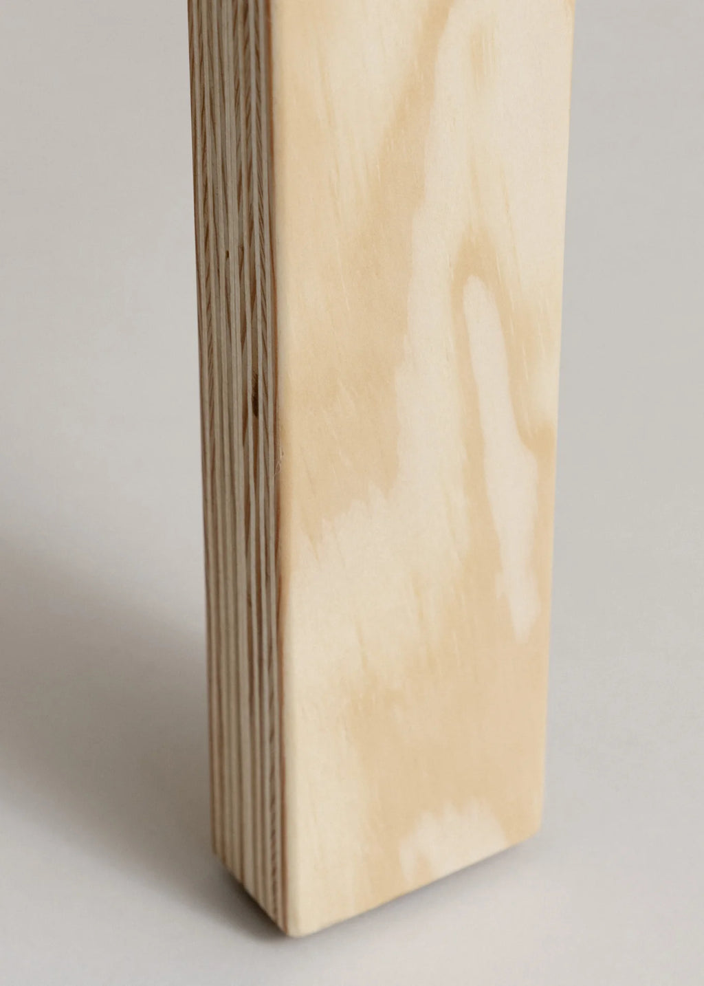 Vaarnii 016 Maasto Dining Armchair เก้าอี้ไม้ pine มีที่วางแขน โครงสร้างเรียบง่าย