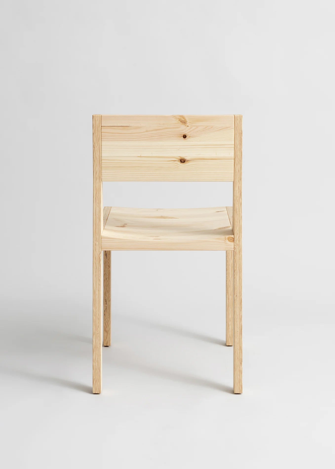 Vaarnii 016 Maasto Dining Chair เก้าอี้ไม้ pine โครงสร้างเรียบง่าย