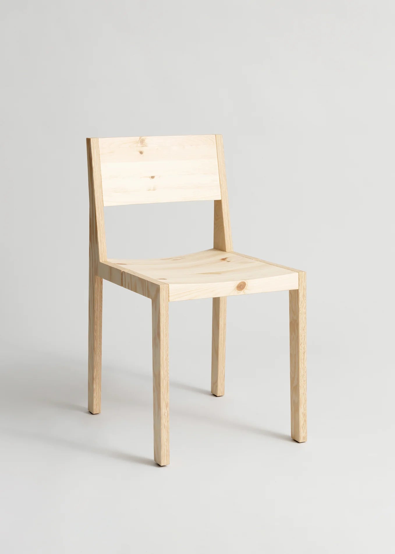 Vaarnii 016 Maasto Dining Chair เก้าอี้ไม้ pine โครงสร้างเรียบง่าย