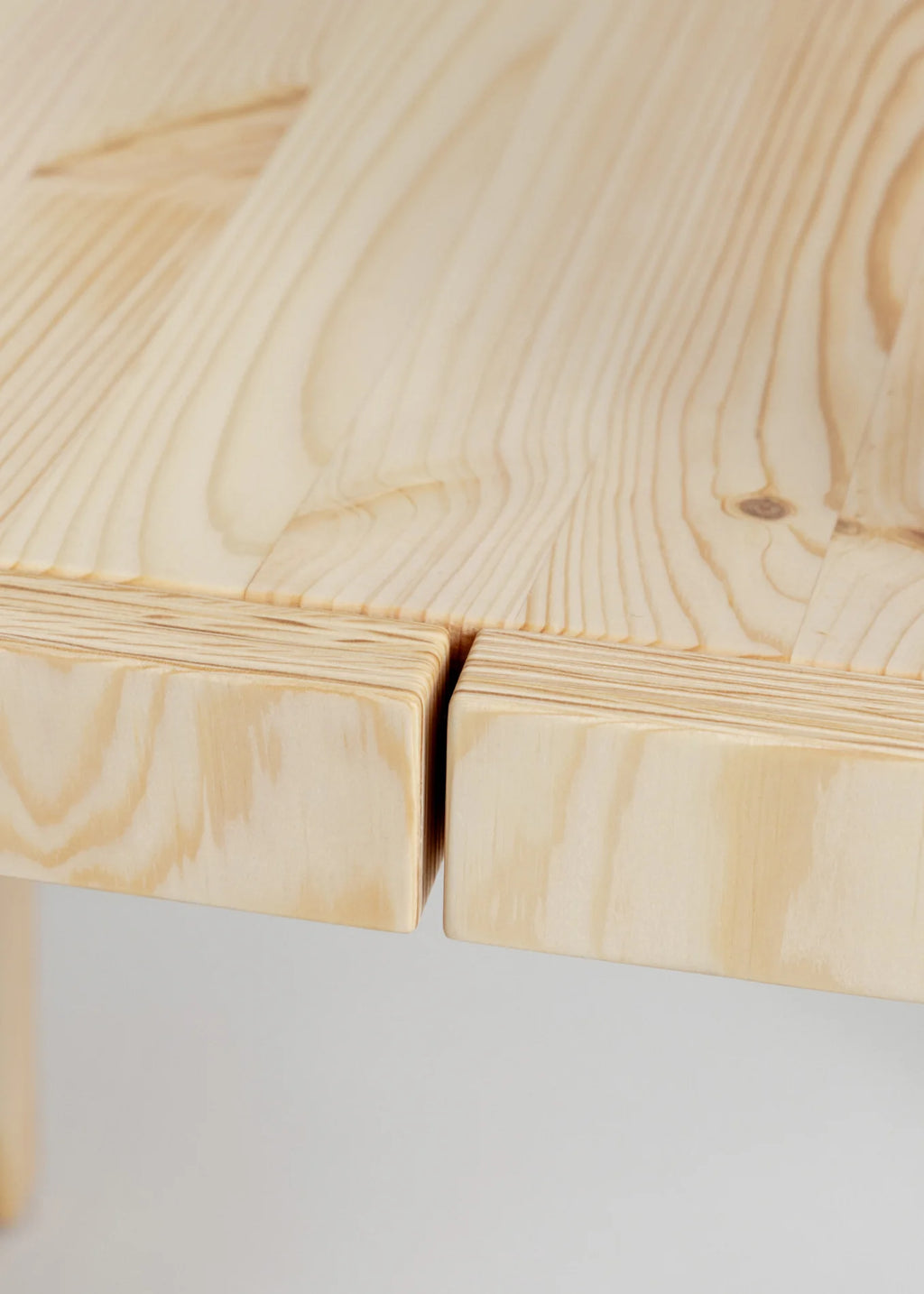 Vaarnii 016 Maasto Dining Chair เก้าอี้ไม้ pine โครงสร้างเรียบง่าย