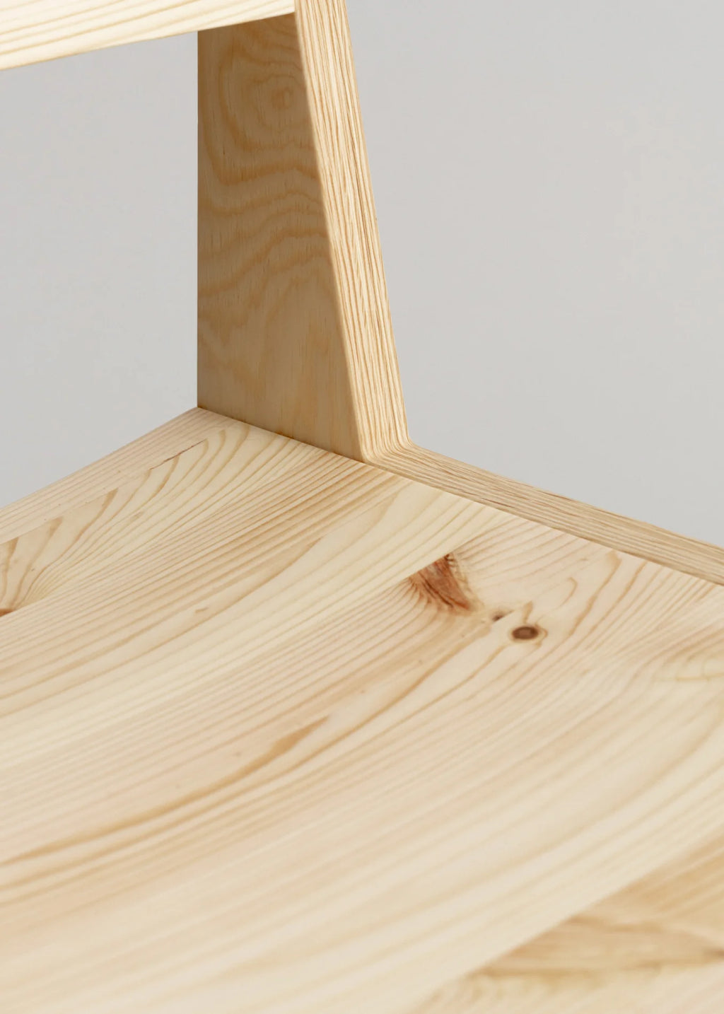 Vaarnii 016 Maasto Dining Chair เก้าอี้ไม้ pine โครงสร้างเรียบง่าย