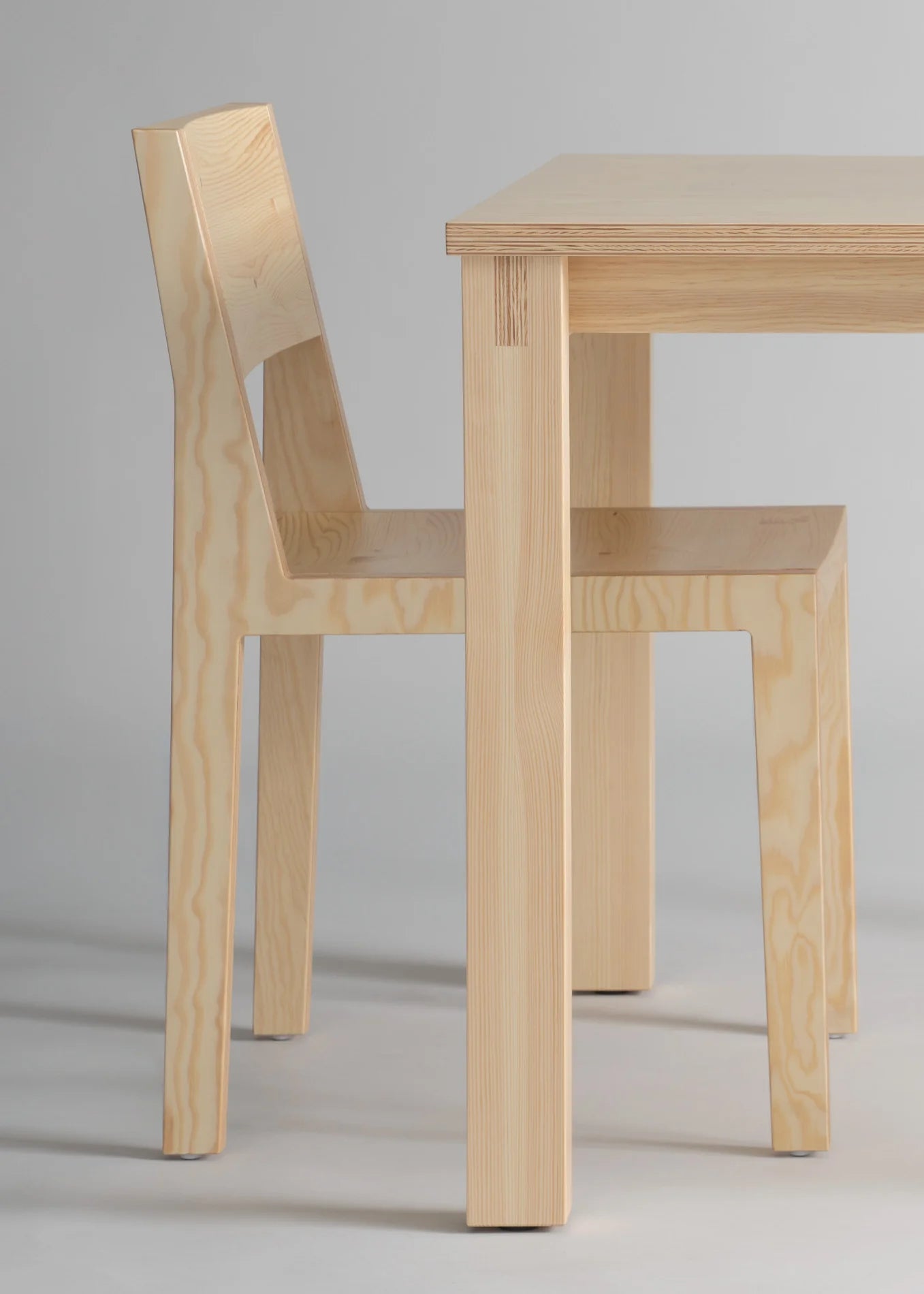Vaarnii 016 Maasto Dining Chair เก้าอี้ไม้ pine โครงสร้างเรียบง่าย