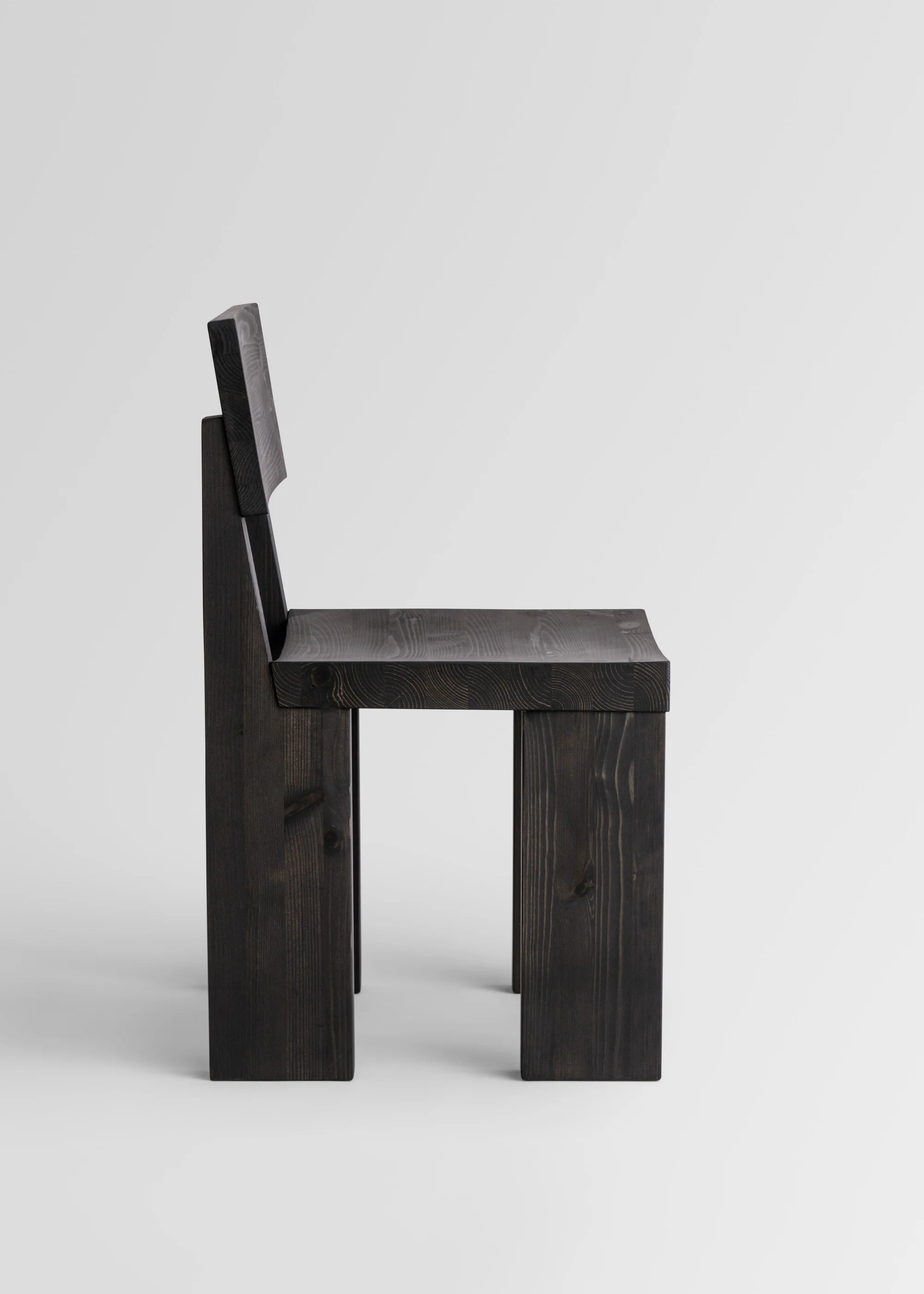 Vaarnii 001 Dining Chair Black เก้าอี้ไม้ pine สีดำ แสดงลายไม้ธรรมชาติ