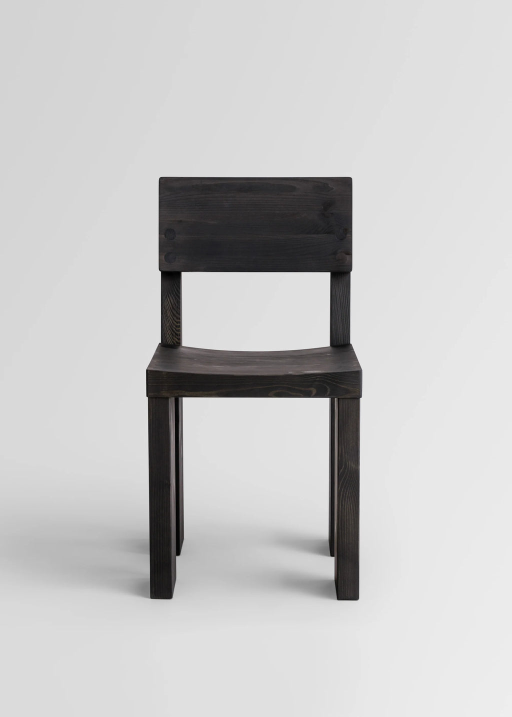 Vaarnii 001 Dining Chair Black เก้าอี้ไม้ pine สีดำ แสดงลายไม้ธรรมชาติ