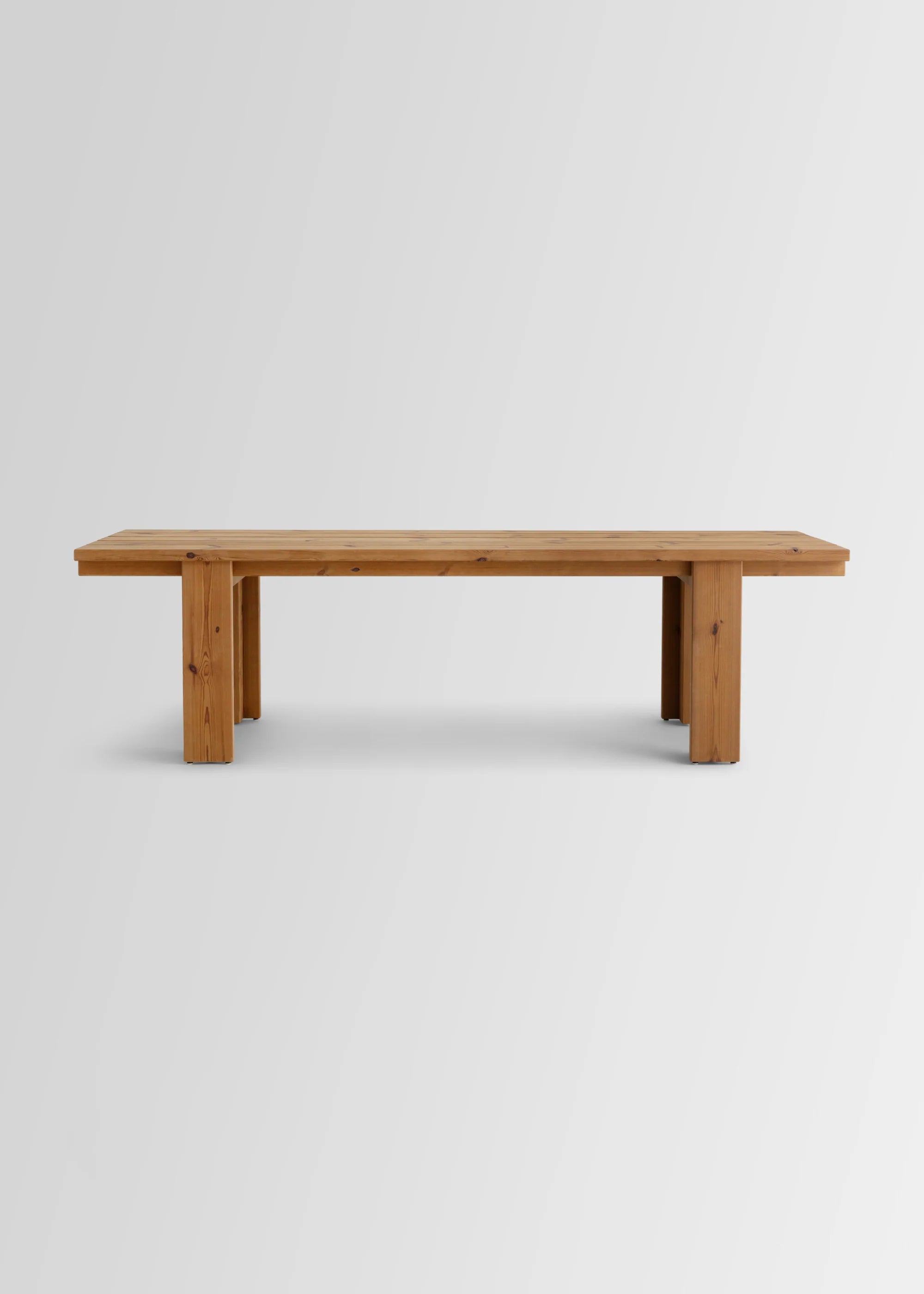 Vaarnii 013 Osa Outdoor Dining Table โต๊ะไม้ pine สำหรับใช้งานกลางแจ้ง