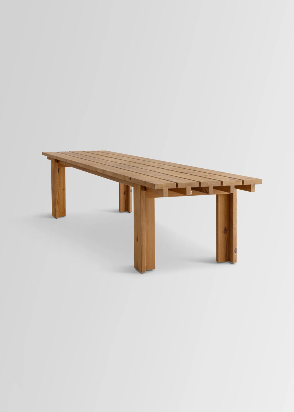 Vaarnii 013 Osa Outdoor Dining Table โต๊ะไม้ pine สำหรับใช้งานกลางแจ้ง