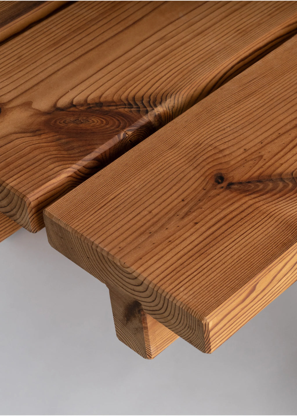 Vaarnii 013 Osa Outdoor Dining Table โต๊ะไม้ pine สำหรับใช้งานกลางแจ้ง