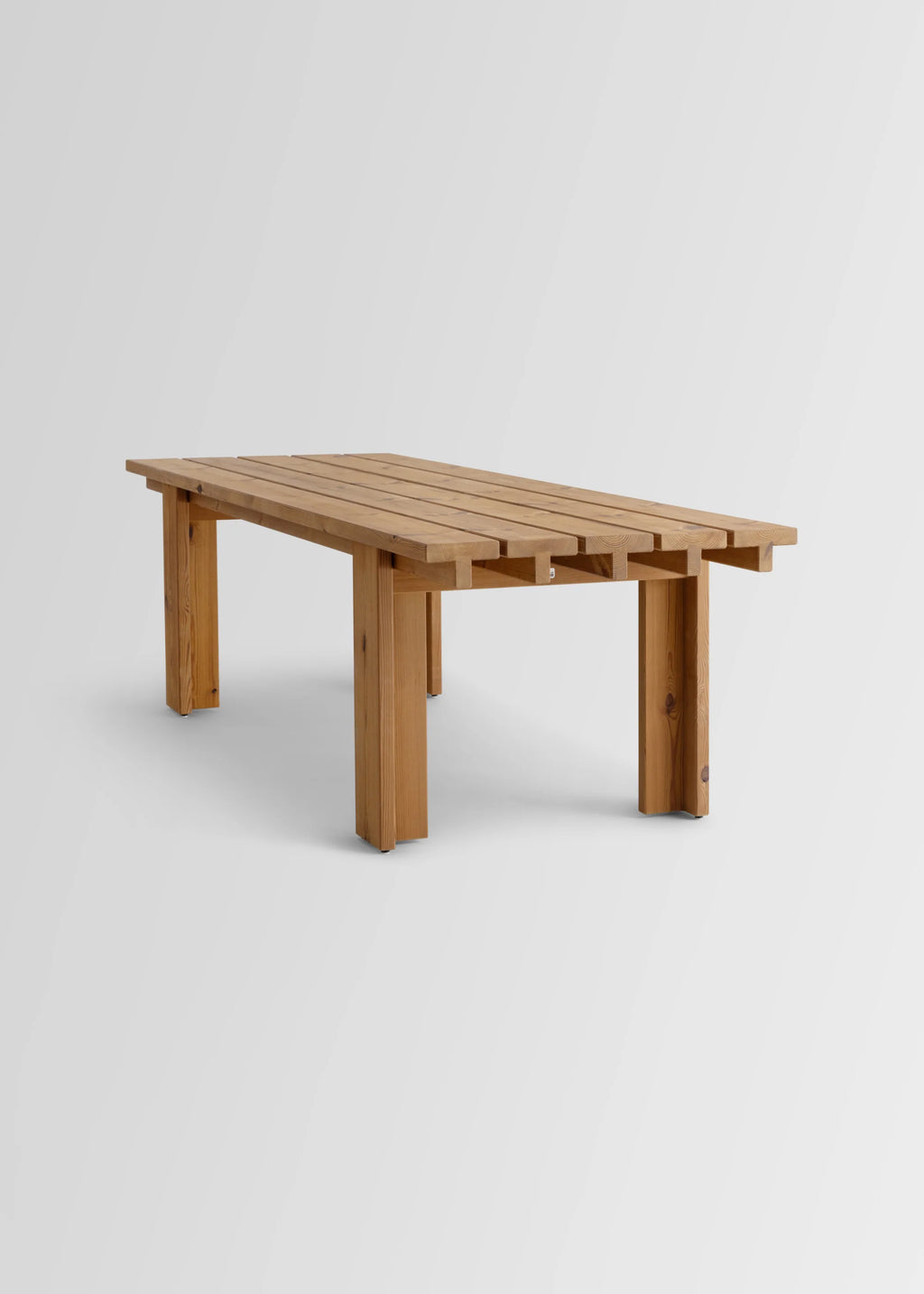 Vaarnii 013 Osa Outdoor Dining Table โต๊ะไม้ pine สำหรับใช้งานกลางแจ้ง