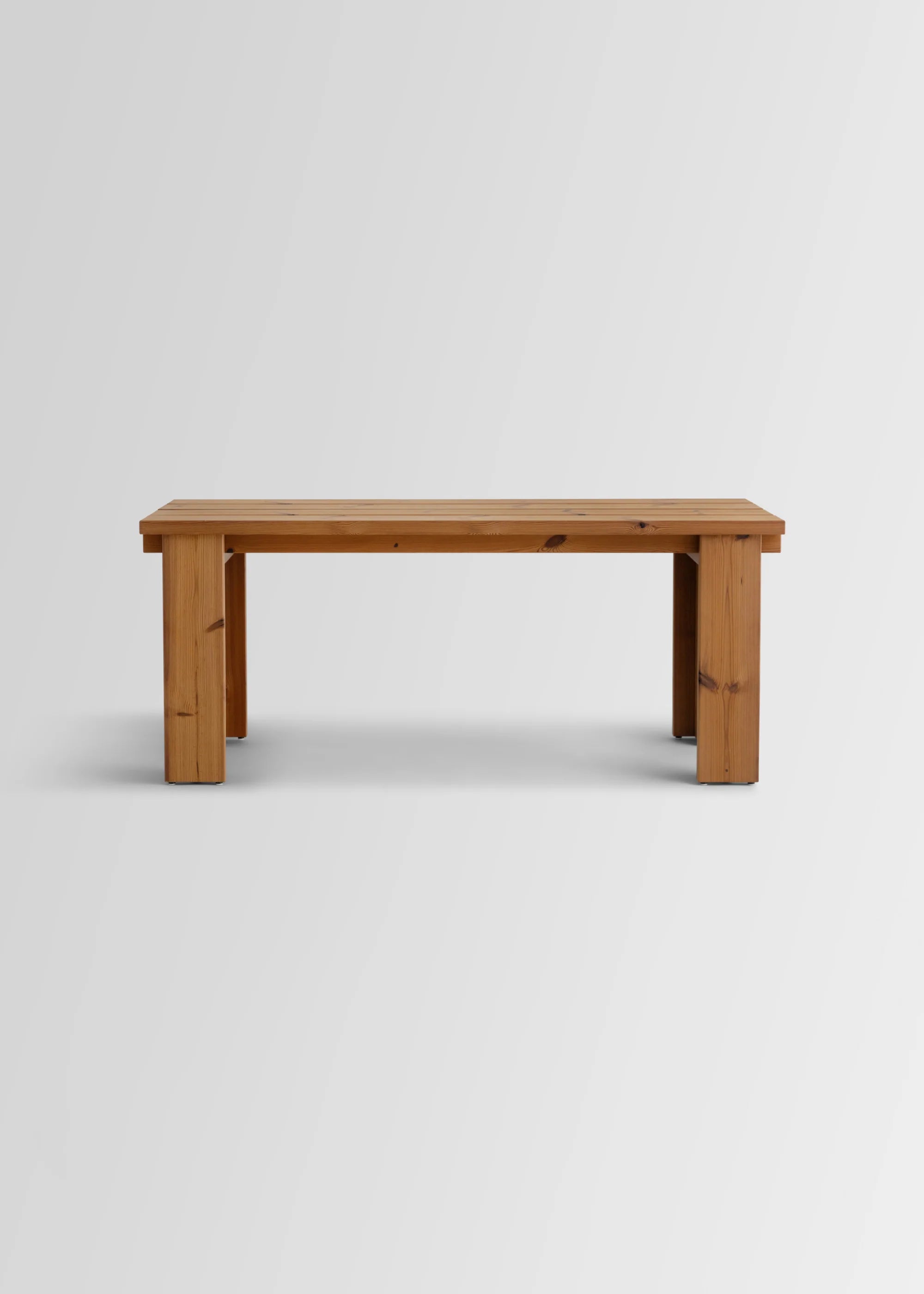Vaarnii 013 Osa Outdoor Dining Table โต๊ะไม้ pine สำหรับใช้งานกลางแจ้ง