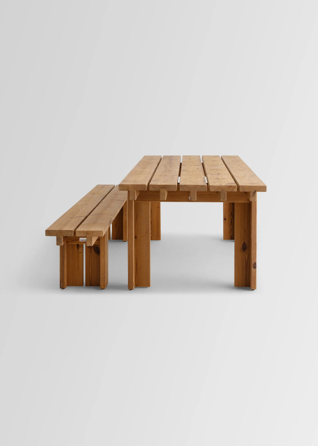 Vaarnii 013 Osa Outdoor Dining Table โต๊ะไม้ pine สำหรับใช้งานกลางแจ้ง