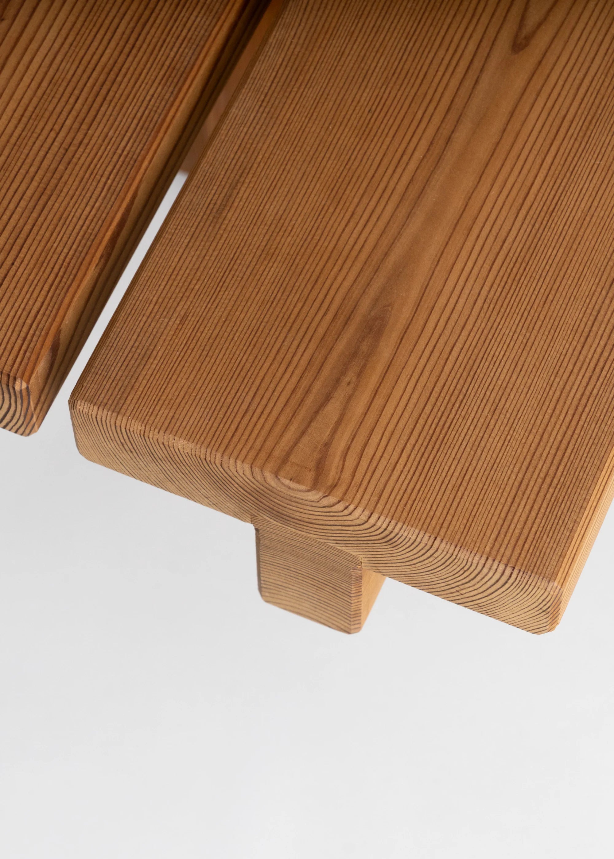 Vaarnii 013 Osa Outdoor Bench ม้านั่งไม้ pine สำหรับใช้งานกลางแจ้ง โครงสร้าง modular