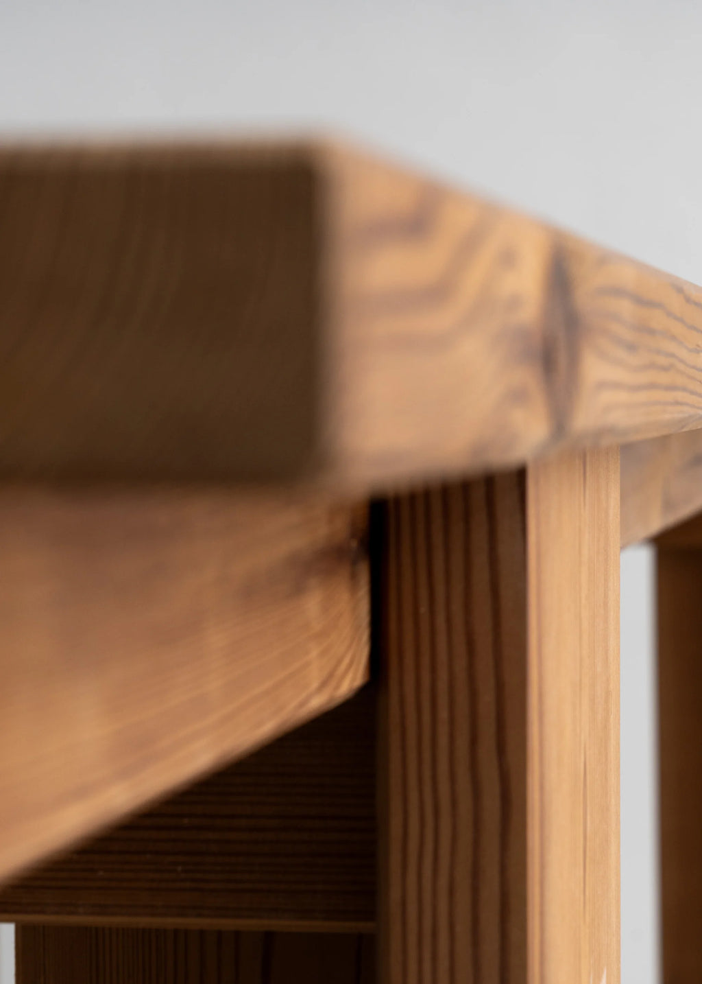 Vaarnii 013 Osa Outdoor Bench ม้านั่งไม้ pine สำหรับใช้งานกลางแจ้ง โครงสร้าง modular
