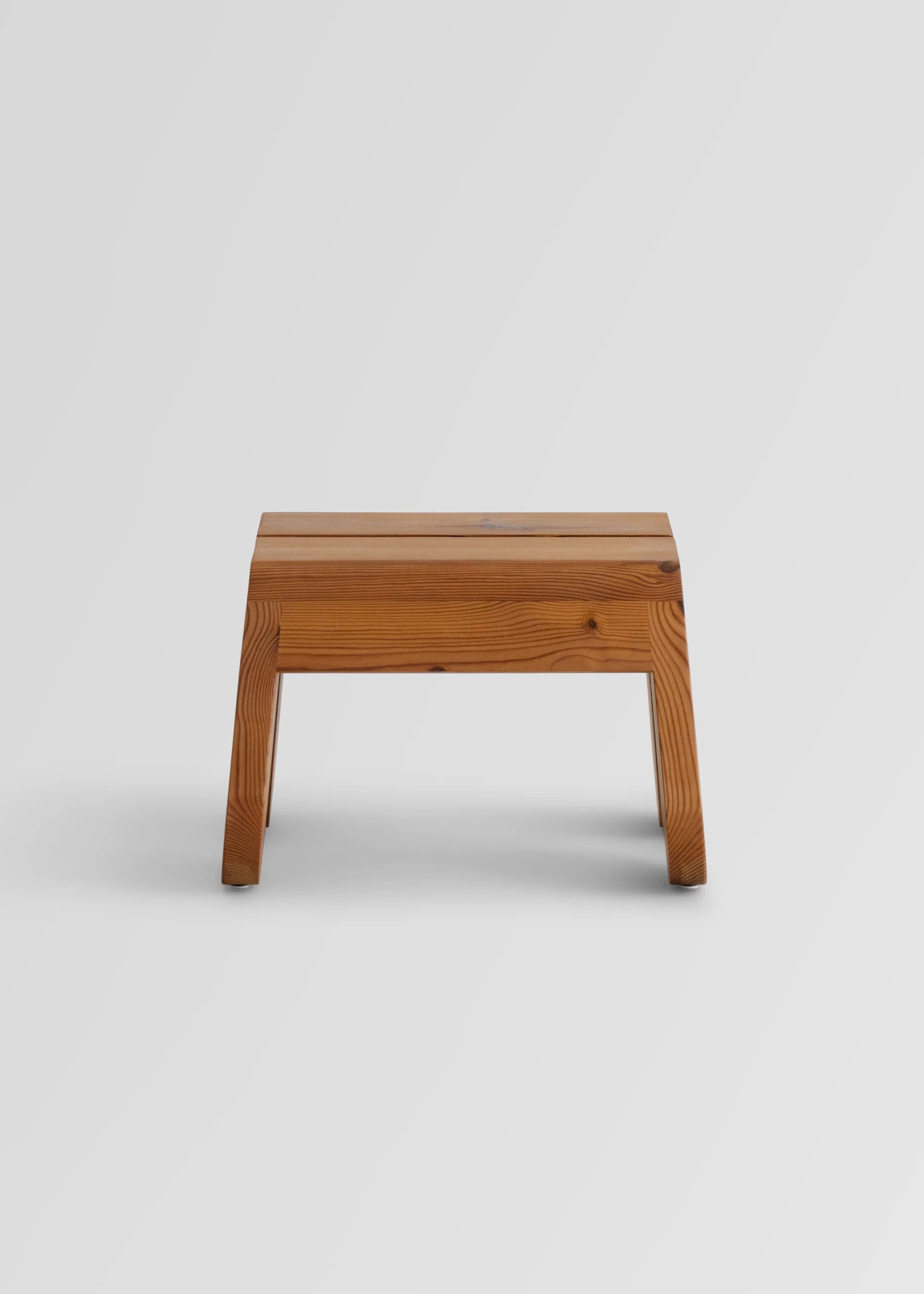 Vaarnii 015 Peace Outdoor Footstool ที่วางเท้าไม้ pine สำหรับใช้งานกลางแจ้ง