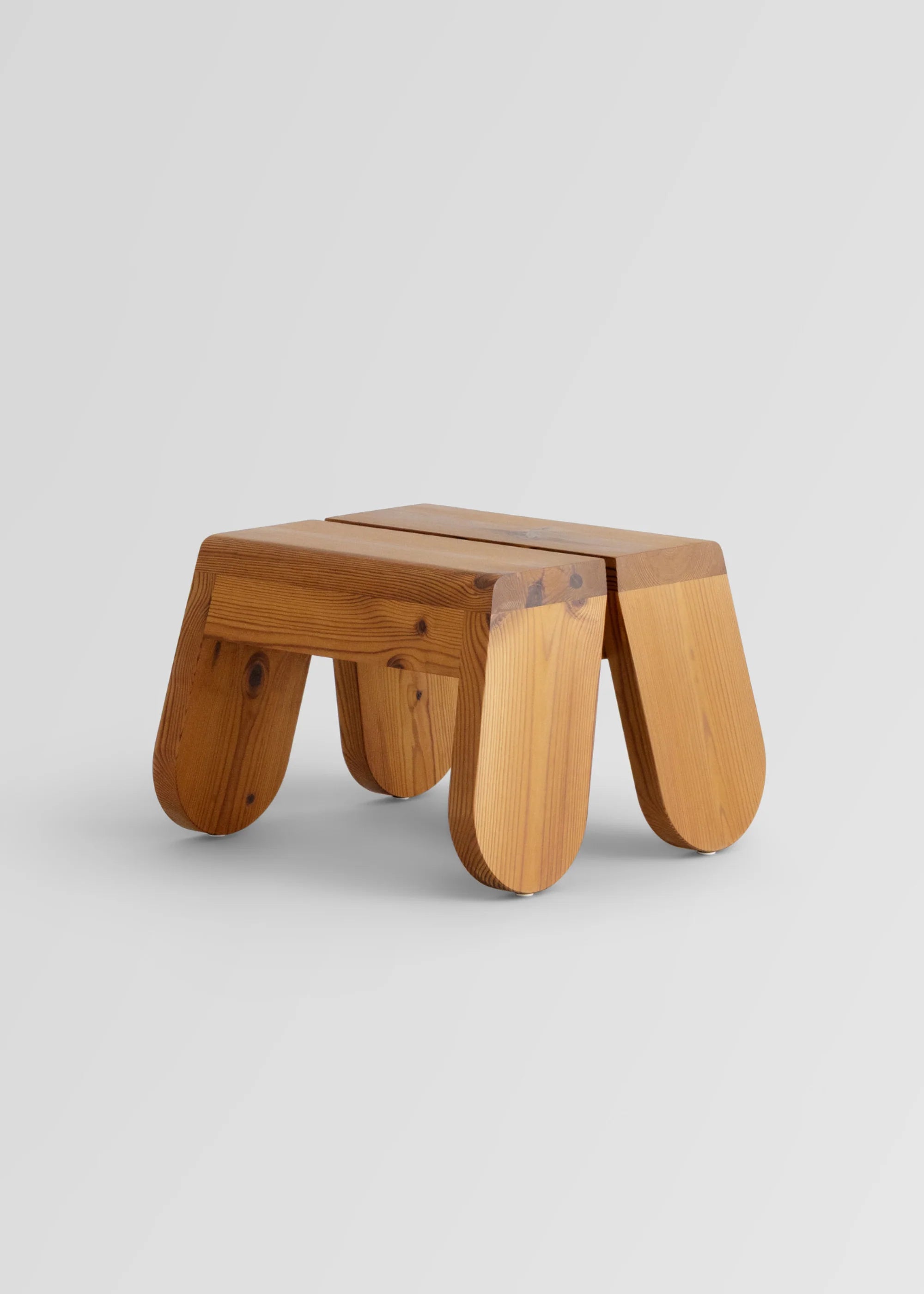 Vaarnii 015 Peace Outdoor Footstool ที่วางเท้าไม้ pine สำหรับใช้งานกลางแจ้ง
