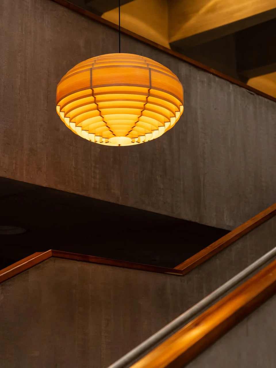 Vaarnii 1002 Hans Pendant XL 70 โคมไฟแขวนไม้ pine veneer ทรงวงซ้อน