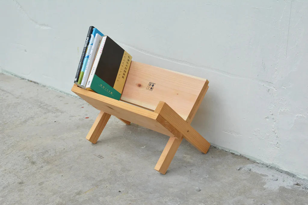 Ishinomaki Laboratory IKS Bookstand ที่วางหนังสือไม้โครงสร้างรูปตัว X ออกแบบโดย Naoya Misawa