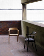 เก้าอี้ Bow Chair จาก TAKT แบรนด์เฟอร์นิเจอร์เดนมาร์ก ออกแบบโดย Sam Hecht และ Kim Colin ทำจากไม้โอ๊กแท้ขึ้นรูปทั้งชิ้น พนักพิงและที่เท้าแขนโค้งต่อเนื่องรับกับสรีระอย่างพอดี ดีไซน์เรียบง่ายแต่เต็มไปด้วยรายละเอียดที่ซ่อนอยู่ เผยความงามของโครงสร้างไม้ตามแบบสแกนดิเนเวีย ผสมผสานความสบาย ความสมดุล และความยั่งยืนได้อย่างลงตัว จัดจำหน่ายโดย Old Pine Trees