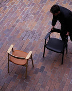 เก้าอี้ Bow Chair จาก TAKT แบรนด์เฟอร์นิเจอร์เดนมาร์ก ออกแบบโดย Sam Hecht และ Kim Colin ทำจากไม้โอ๊กแท้ขึ้นรูปทั้งชิ้น พนักพิงและที่เท้าแขนโค้งต่อเนื่องรับกับสรีระอย่างพอดี ดีไซน์เรียบง่ายแต่เต็มไปด้วยรายละเอียดที่ซ่อนอยู่ เผยความงามของโครงสร้างไม้ตามแบบสแกนดิเนเวีย ผสมผสานความสบาย ความสมดุล และความยั่งยืนได้อย่างลงตัว จัดจำหน่ายโดย Old Pine Trees