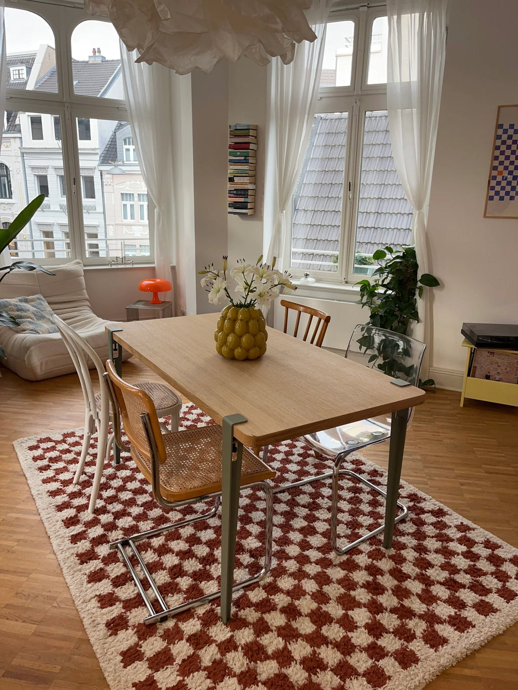 TIPTOE Dining Table