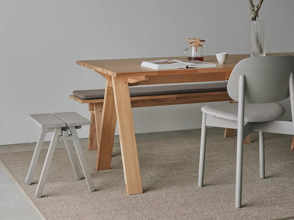 Ishinomaki Laboratory Ishinomaki Stool Maker Pack สตูลไม้ขนาดกะทัดรัด ใช้งานได้ทั้งนั่งและเป็นที่เหยียบ ออกแบบโดย Keiji Ashizawa