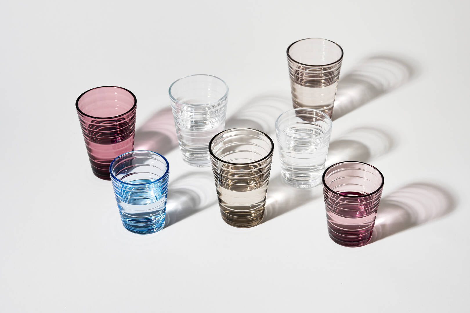 แก้วน้ำ Aino Aalto จาก Iittala สี Aqua ลวดลายระลอกน้ำ
