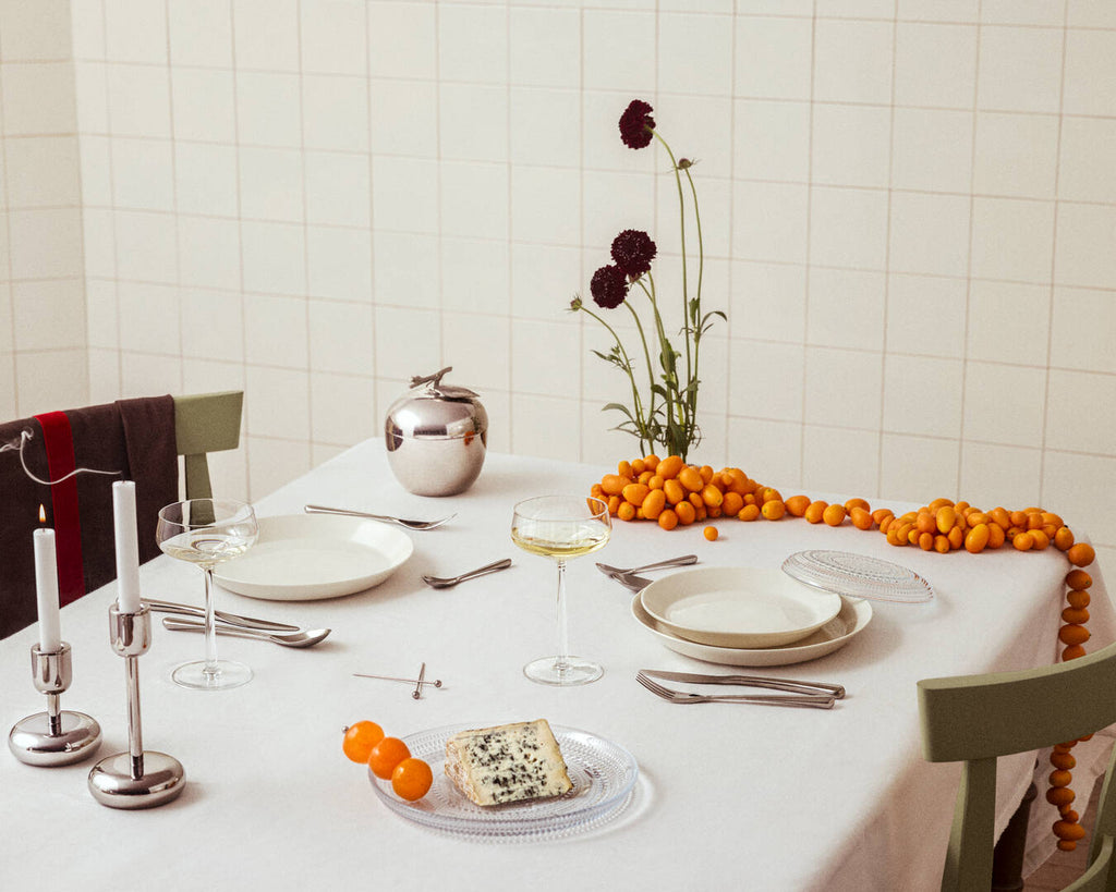 ชุดจานชาม Teema จาก Iittala สีขาว สไตล์นอร์ดิกแบบมินิมอล ดีไซน์โดย Kaj Franck