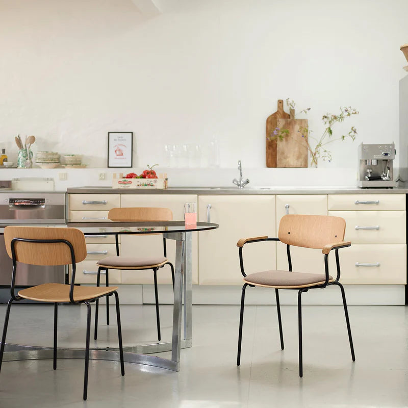 FDB Møbler J183 Holmen Chair with Armrests เก้าอี้โครงเหล็กมีที่วางแขน ที่นั่ง oak veneer ออกแบบโดย Jakob Thau