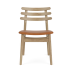 J48 Chair โดย Poul M. Volther (1951) จาก FDB Møbler ดีไซน์เรียบง่ายตามแนวฟังก์ชันนัลลิสม์เดนมาร์ก โครงไม้โอ๊คแข็งแรง พนักพิงโค้งเอกลักษณ์ รองรับสรีระได้ดี เหมาะใช้เป็นเก้าอี้ทานอาหารหรืออเนกประสงค์ภายในบ้าน