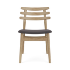 J48 Chair โดย Poul M. Volther (1951) จาก FDB Møbler ดีไซน์เรียบง่ายตามแนวฟังก์ชันนัลลิสม์เดนมาร์ก โครงไม้โอ๊คแข็งแรง พนักพิงโค้งเอกลักษณ์ รองรับสรีระได้ดี เหมาะใช้เป็นเก้าอี้ทานอาหารหรืออเนกประสงค์ภายในบ้าน
