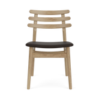 J48 Chair โดย Poul M. Volther (1951) จาก FDB Møbler ดีไซน์เรียบง่ายตามแนวฟังก์ชันนัลลิสม์เดนมาร์ก โครงไม้โอ๊คแข็งแรง พนักพิงโค้งเอกลักษณ์ รองรับสรีระได้ดี เหมาะใช้เป็นเก้าอี้ทานอาหารหรืออเนกประสงค์ภายในบ้าน
