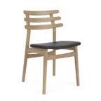 J48 Chair โดย Poul M. Volther (1951) จาก FDB Møbler ดีไซน์เรียบง่ายตามแนวฟังก์ชันนัลลิสม์เดนมาร์ก โครงไม้โอ๊คแข็งแรง พนักพิงโค้งเอกลักษณ์ รองรับสรีระได้ดี เหมาะใช้เป็นเก้าอี้ทานอาหารหรืออเนกประสงค์ภายในบ้าน