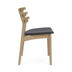 J48 Chair โดย Poul M. Volther (1951) จาก FDB Møbler ดีไซน์เรียบง่ายตามแนวฟังก์ชันนัลลิสม์เดนมาร์ก โครงไม้โอ๊คแข็งแรง พนักพิงโค้งเอกลักษณ์ รองรับสรีระได้ดี เหมาะใช้เป็นเก้าอี้ทานอาหารหรืออเนกประสงค์ภายในบ้าน