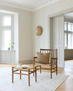 FDB Møbler J82 Lounge Chair โดย Jørgen Bækmark โครงไม้โอ๊กหรือบีช ที่นั่ง papercord natural ดีไซน์ปี 1962