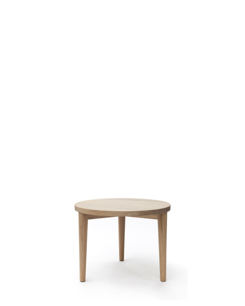 Nikari January Coffee Table โต๊ะกลม ash หรือ oak มีให้เลือกสองขนาด ออกแบบโดย Harri Koskinen