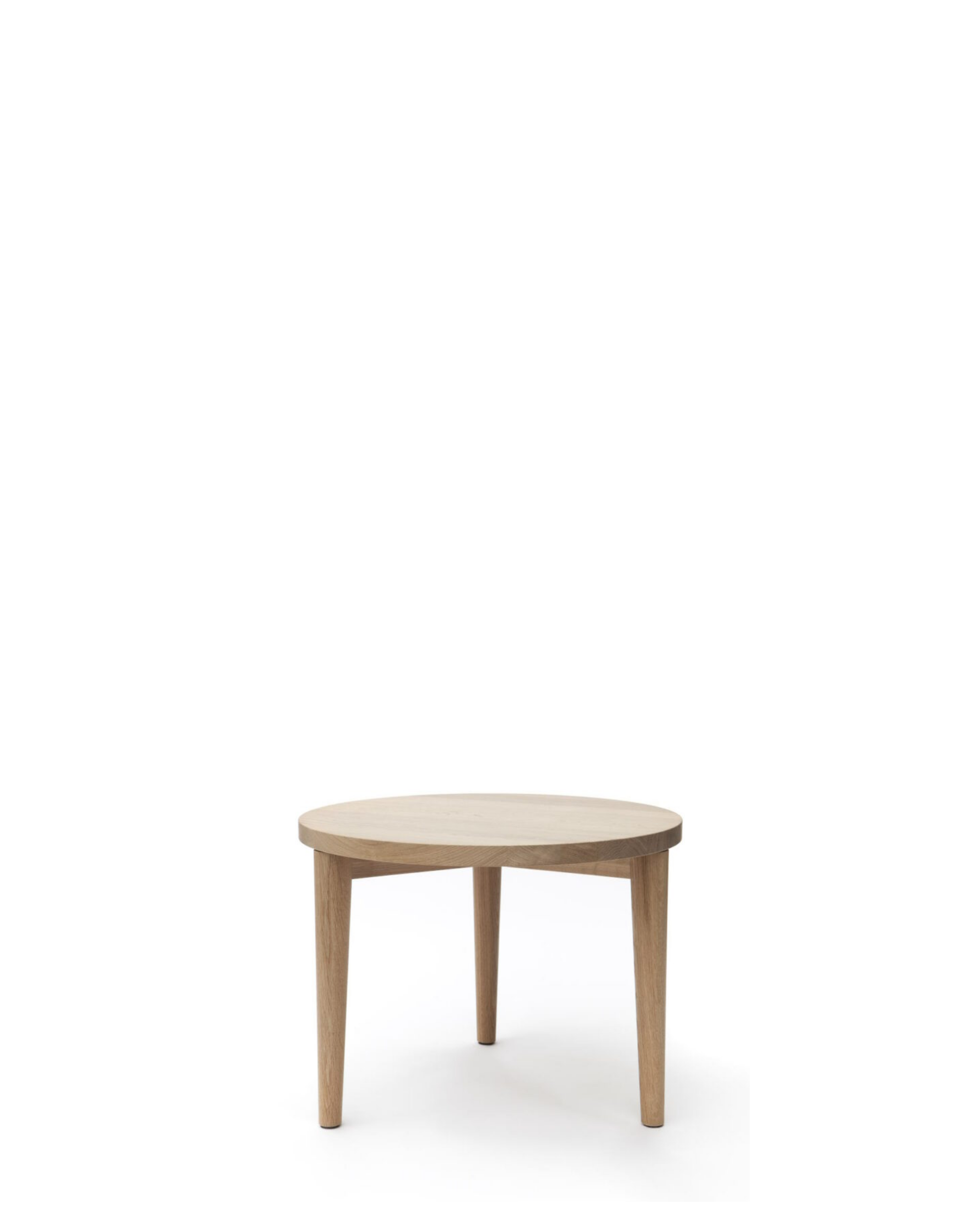 Nikari January Coffee Table โต๊ะกลม ash หรือ oak มีให้เลือกสองขนาด ออกแบบโดย Harri Koskinen