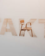 เก้าอี้ Bow Chair จาก TAKT แบรนด์เฟอร์นิเจอร์เดนมาร์ก ออกแบบโดย Sam Hecht และ Kim Colin ทำจากไม้โอ๊กแท้ขึ้นรูปทั้งชิ้น พนักพิงและที่เท้าแขนโค้งต่อเนื่องรับกับสรีระอย่างพอดี ดีไซน์เรียบง่ายแต่เต็มไปด้วยรายละเอียดที่ซ่อนอยู่ เผยความงามของโครงสร้างไม้ตามแบบสแกนดิเนเวีย ผสมผสานความสบาย ความสมดุล และความยั่งยืนได้อย่างลงตัว จัดจำหน่ายโดย Old Pine Trees