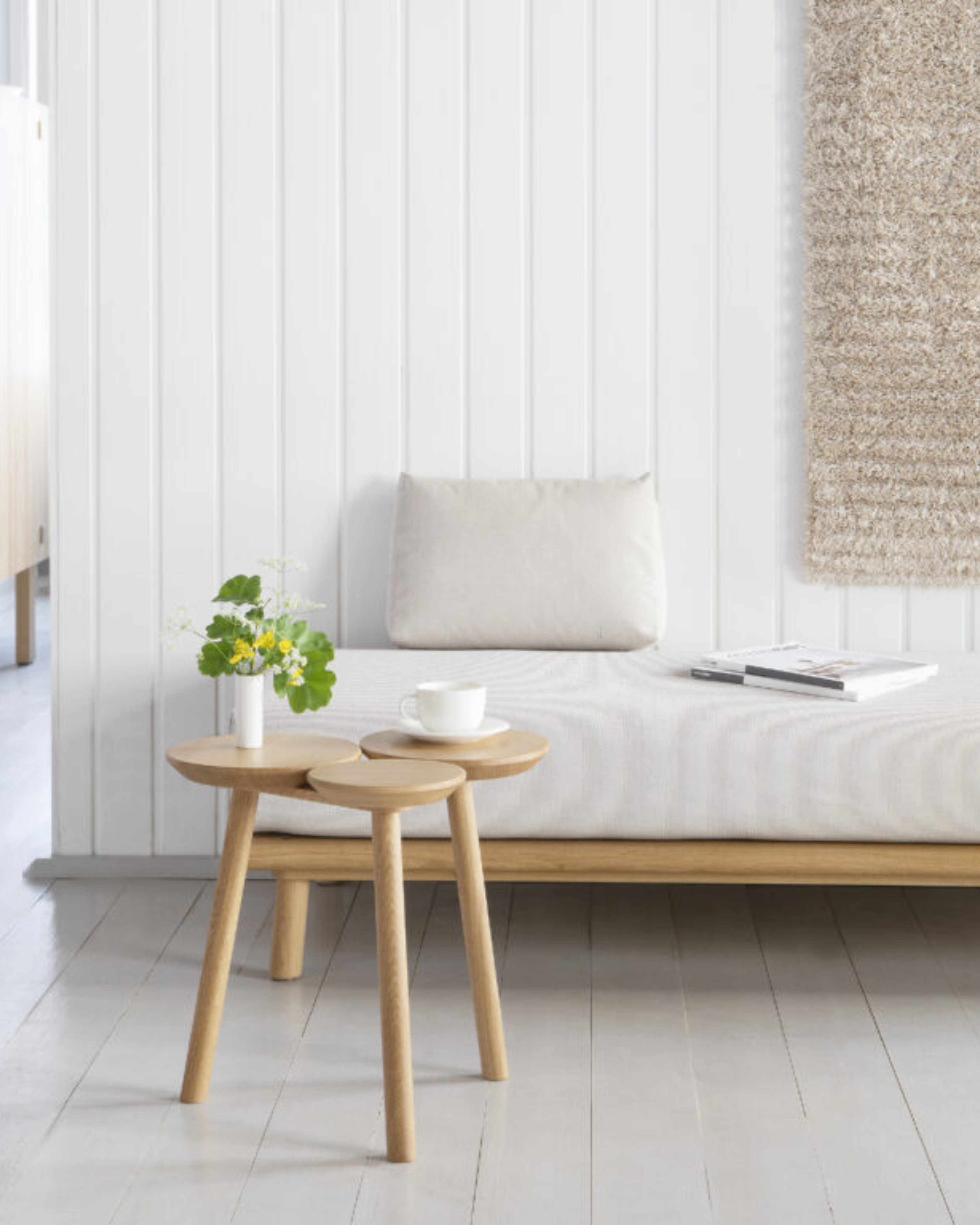 Nikari July Stool Table เฟอร์นิเจอร์ oak รูปทรง organic ที่ใช้ได้ทั้งเป็น stool และ side table ออกแบบโดย Nao Tamura