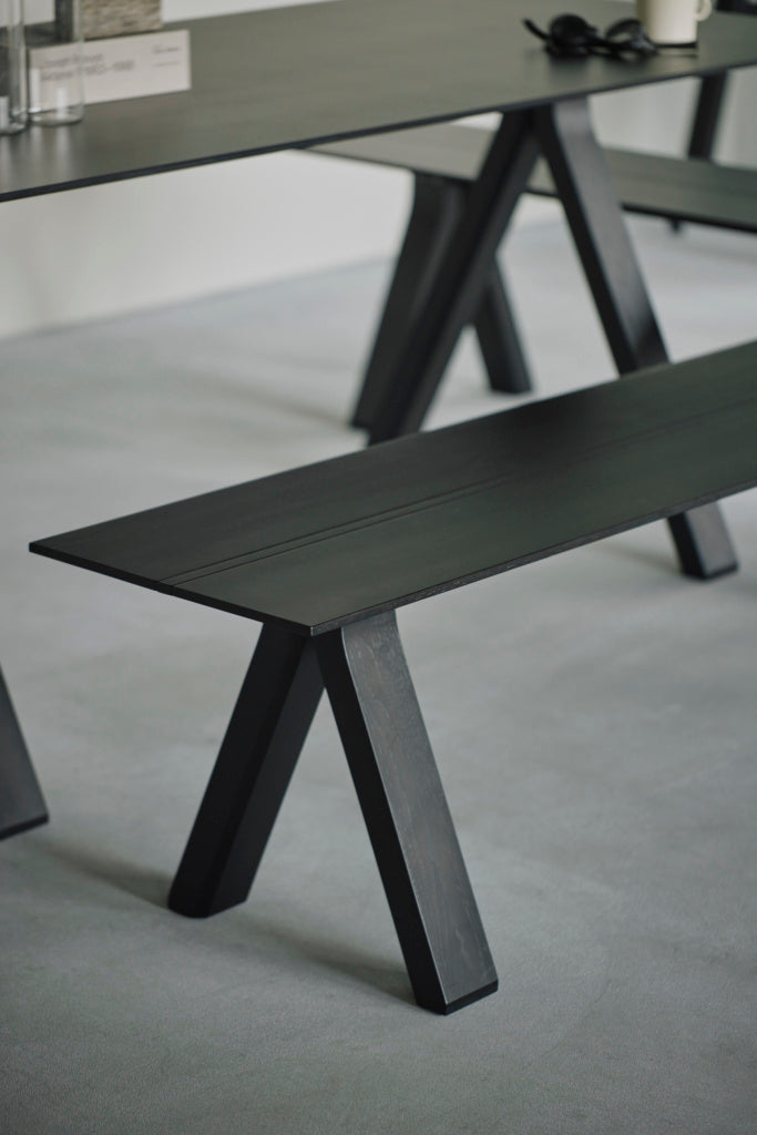 Karimoku New Standard Spectrum Bench 220 ม้านั่งไม้โอ๊คดีไซน์มินิมอลสำหรับโต๊ะ Spectrum ออกแบบโดย Geckeler Michels