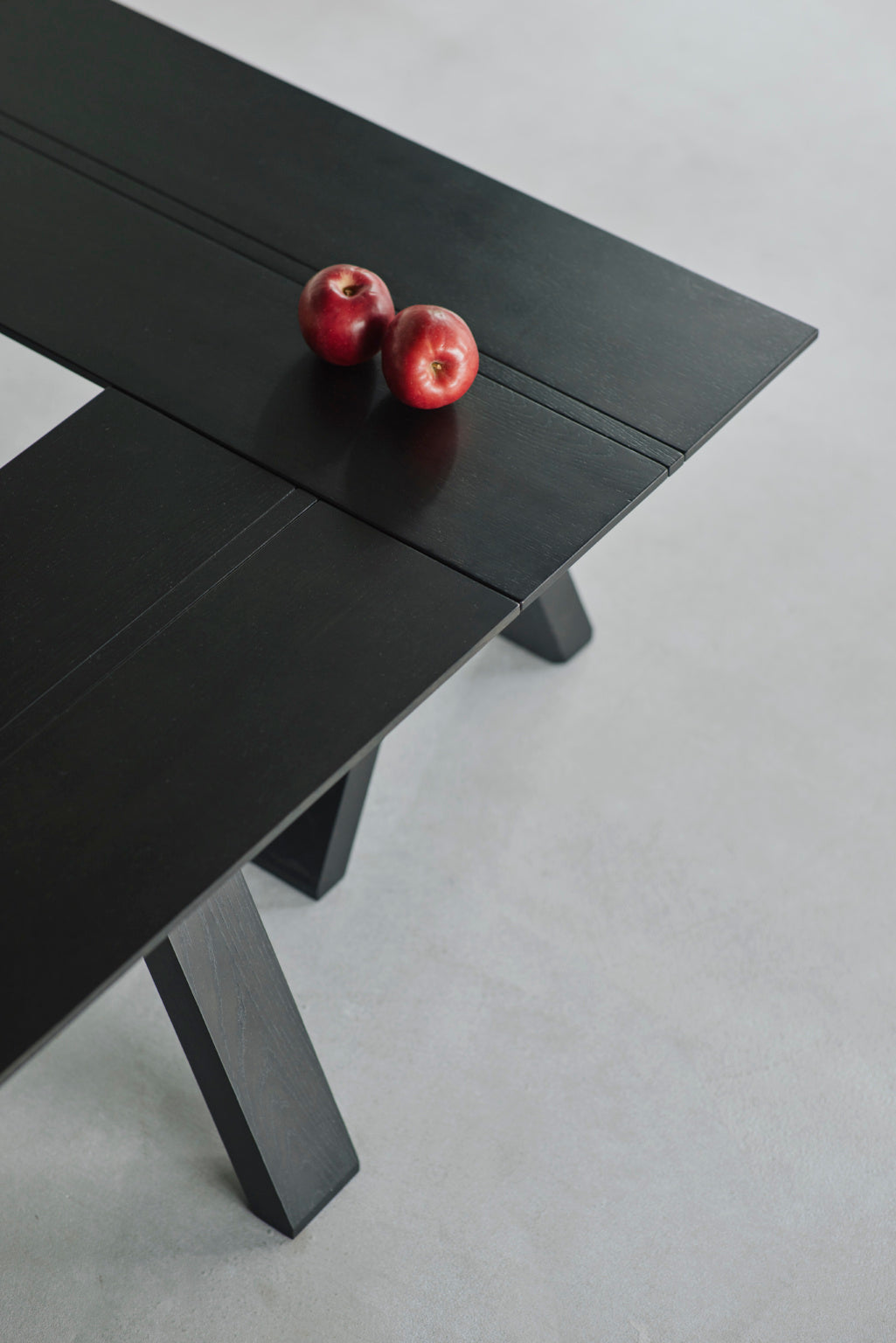 Karimoku New Standard Spectrum Bench 220 ม้านั่งไม้โอ๊คดีไซน์มินิมอลสำหรับโต๊ะ Spectrum ออกแบบโดย Geckeler Michels