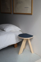 Ishinomaki Laboratory Kobo Side Stool สตูลไม้สามขา ที่นั่งมีส่วนเว้า ปิดผิว linoleum ออกแบบโดย Keiji Ashizawa