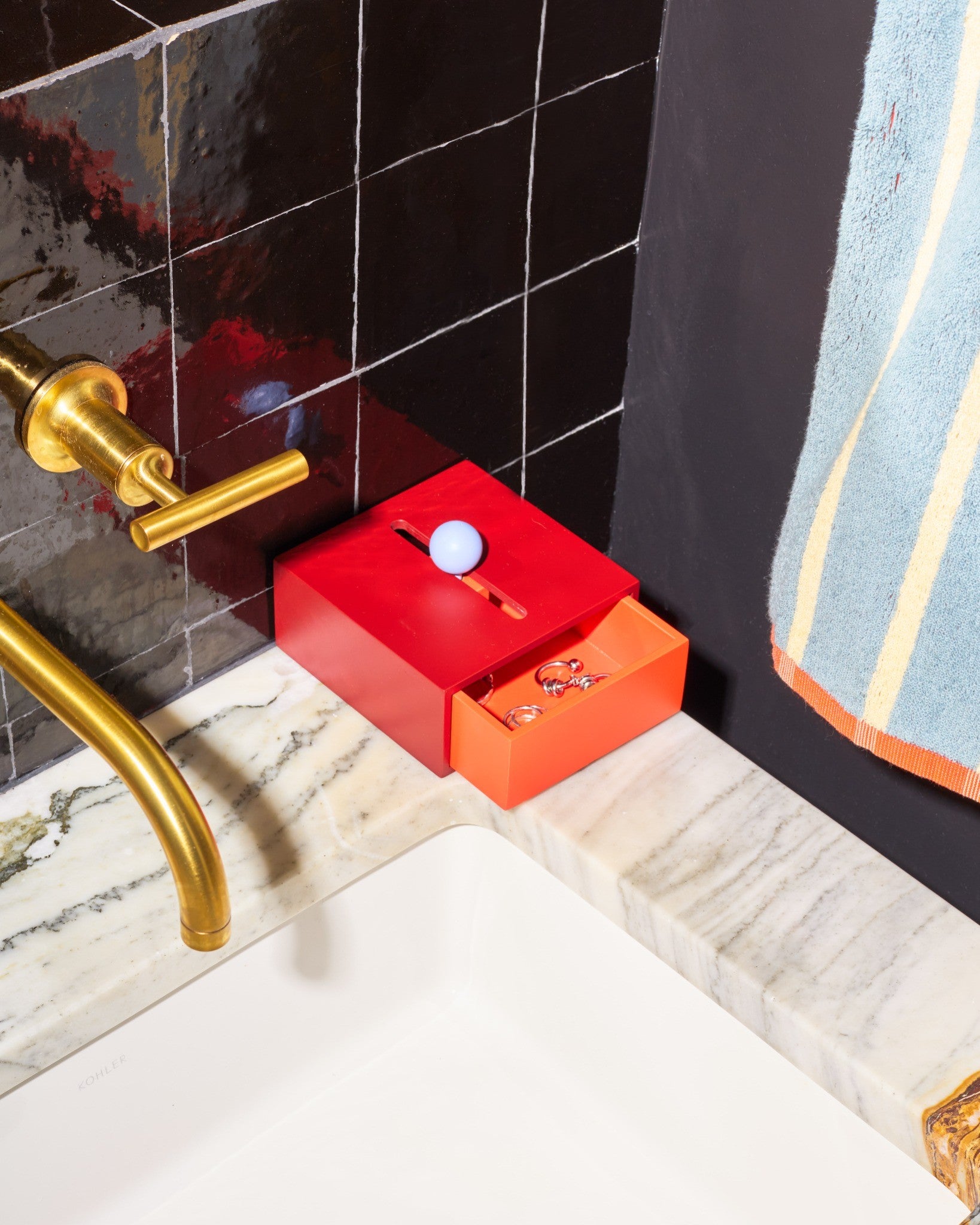 Areaware Cache Box by Kenyon Yeh, minimalist wooden box in warm, playful colors curated by Old Pine Trees for everyday spaces. กล่องเก็บของดีไซน์มินิมอลจาก Areaware ผลงานของ Kenyon Yeh สีสันเรียบแต่สนุก คัดสรรโดย Old Pine Trees