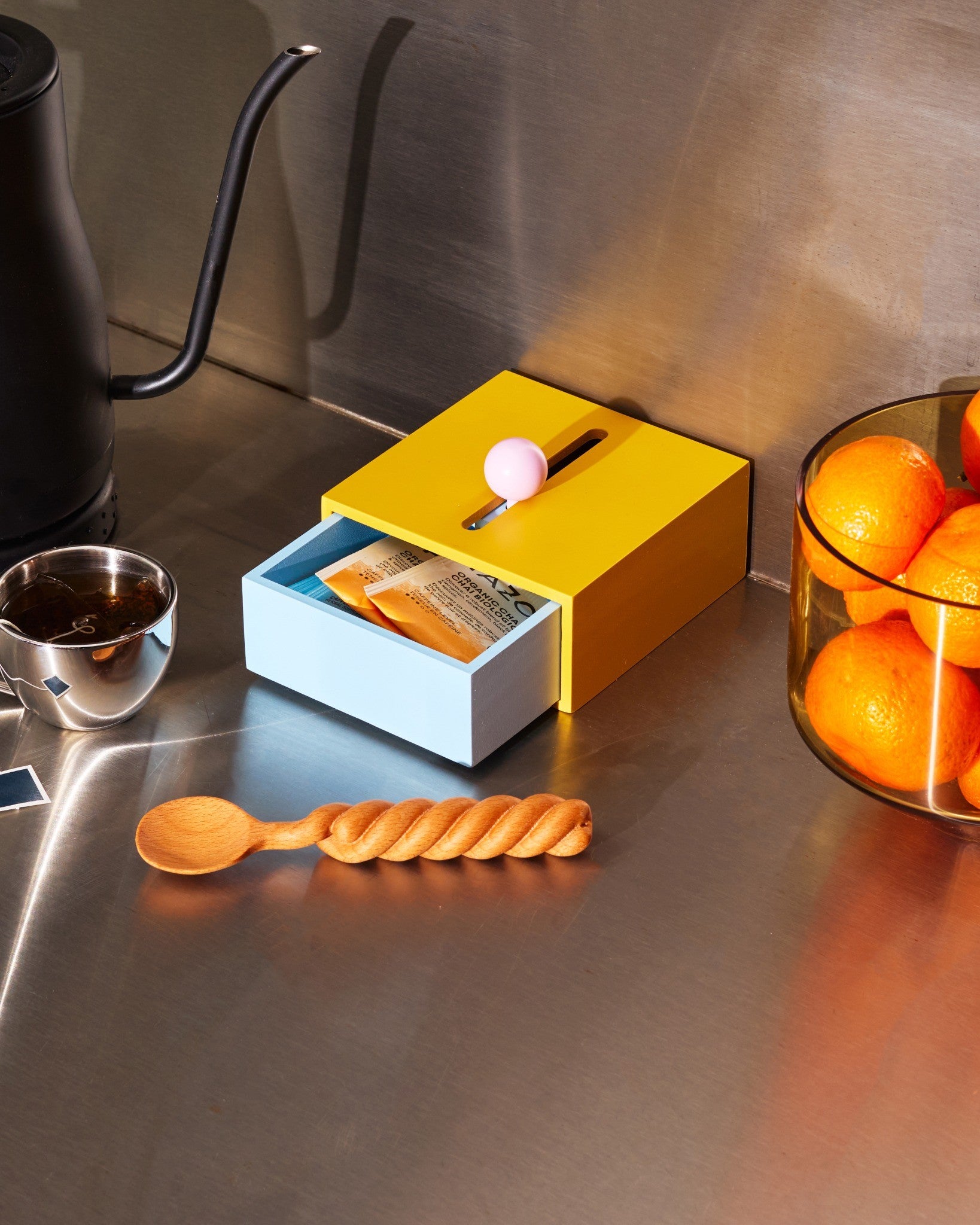 Areaware Cache Box by Kenyon Yeh, minimalist wooden box in warm, playful colors curated by Old Pine Trees for everyday spaces. กล่องเก็บของดีไซน์มินิมอลจาก Areaware ผลงานของ Kenyon Yeh สีสันเรียบแต่สนุก คัดสรรโดย Old Pine Trees