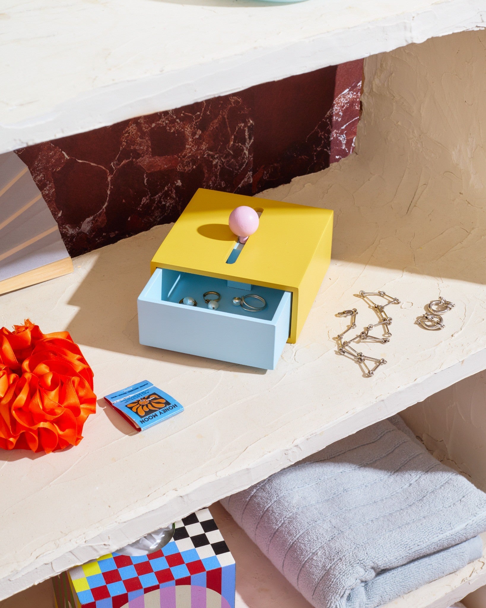 Areaware Cache Box by Kenyon Yeh, minimalist wooden box in warm, playful colors curated by Old Pine Trees for everyday spaces. กล่องเก็บของดีไซน์มินิมอลจาก Areaware ผลงานของ Kenyon Yeh สีสันเรียบแต่สนุก คัดสรรโดย Old Pine Trees