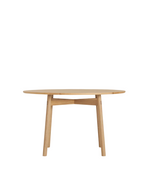 โต๊ะอาหารทรงกลม Case Furniture รุ่น Kigumi ดีไซน์เรียบง่าย ขาไม้ไขว้แบบโปร่งทำจากไม้โอ๊ค/วอลนัต พร้อมท็อปไม้ลามิเนตขอบเฉียง ขนาด 125 ซม. รองรับ 4–6 ที่นั่ง