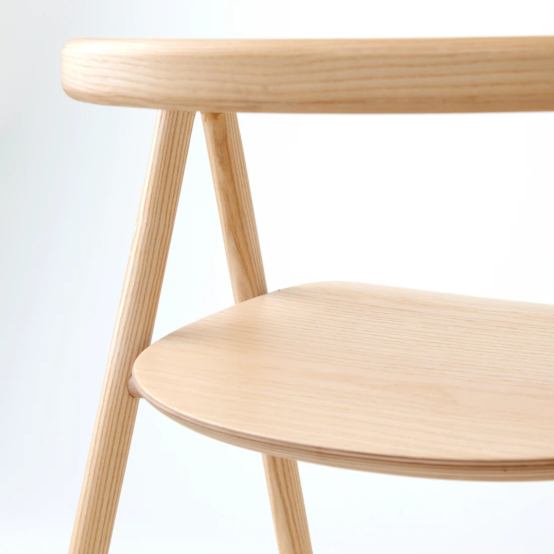 Made by Choice LAAKSO Dining Chair เก้าอี้ไม้ ash พร้อม U-shaped backrest ออกแบบโดย Saku Sysiö