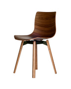 Case Furniture Loku Chair เก้าอี้ไม้อัดขึ้นรูปสามมิติ ดีไซน์โค้งลื่นแบบญี่ปุ่น มีให้เลือกไม้โอ๊คหรือวอลนัต บนโครงไม้ทรงเพรียว นั่งสบายและน้ำหนักเบา