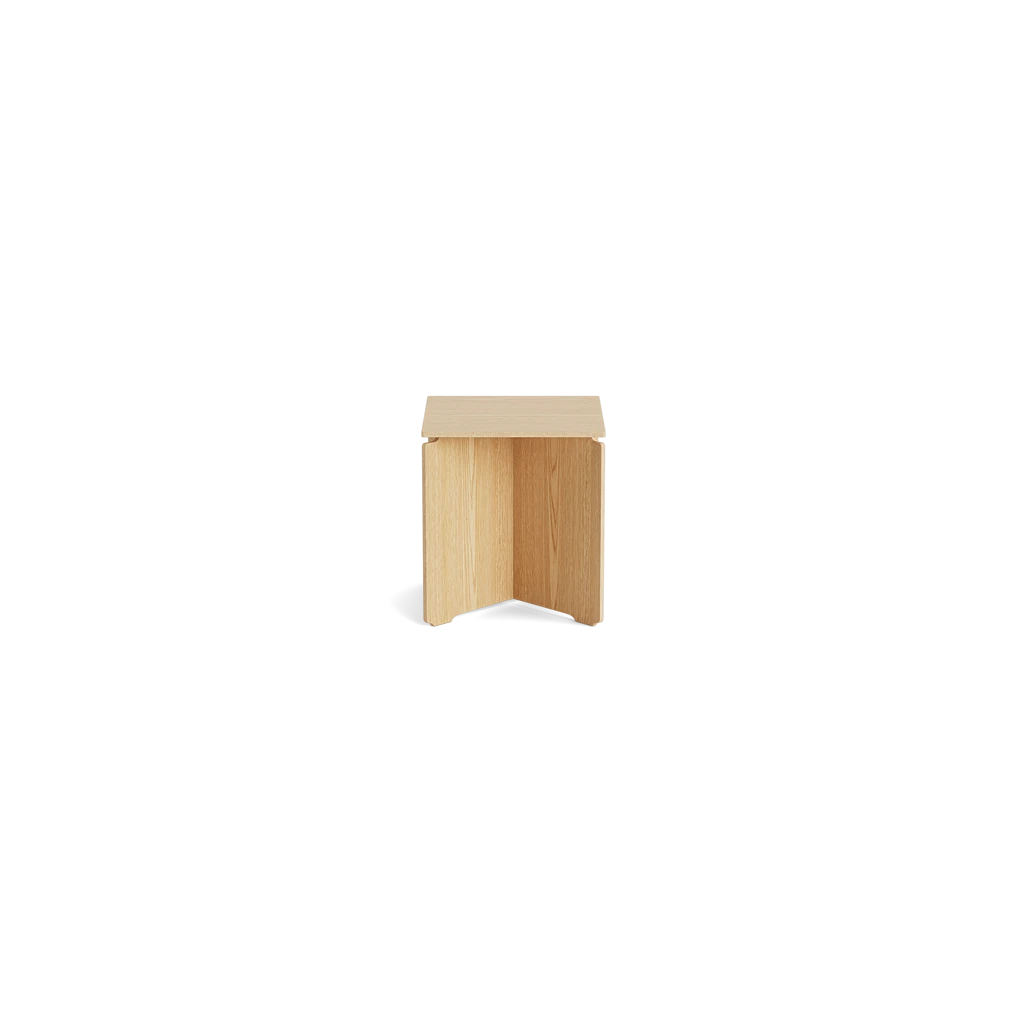 MAKE nordic CROSS Coffee Table โต๊ะกลางไม้โอ๊คดีไซน์โครงสร้างไขว้แบบมินิมอลสำหรับห้องนั่งเล่น ออกแบบโดย Esben Pilgaard Jørgensen