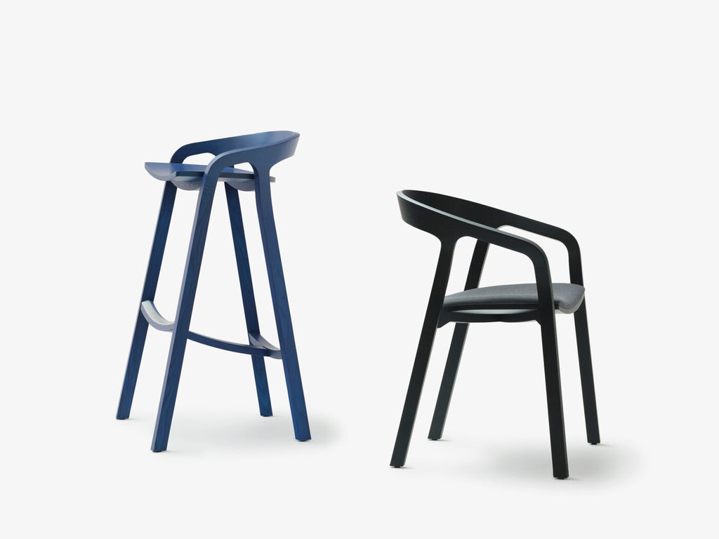 Mattiazzi MC1 SHE SAID Counter และ Bar Stool สตูลไม้ ash ออกแบบโดย Nitzan Cohen พร้อม backrest โค้งต่อเนื่องและรายละเอียดงานไม้ร่วมสมัย